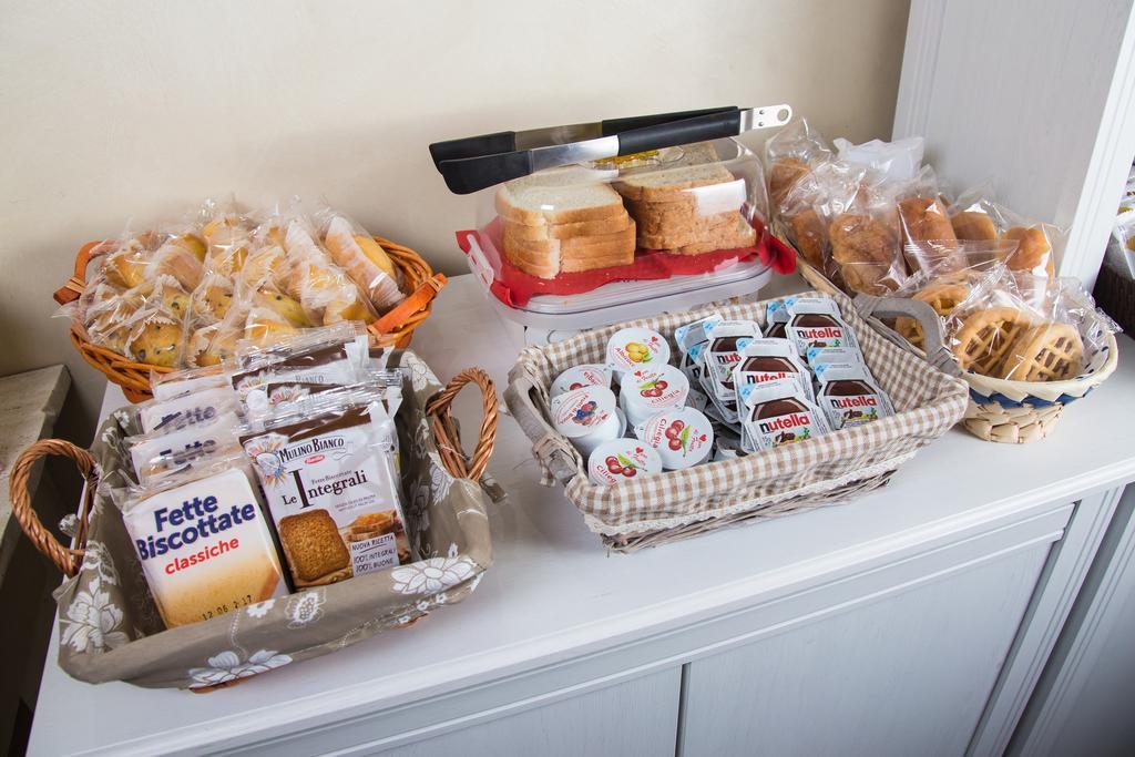 B&B Giovine Italia โรม ภายนอก รูปภาพ